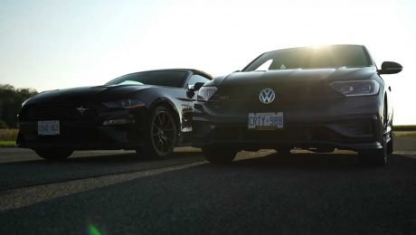 Mustang ve Jetta drag yarışında.